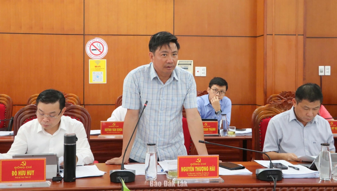 Ủy viên Ban Thường vụ Tỉnh ủy, Trưởng ban Tổ chức Tỉnh ủy Nguyễn Thượng Hải phát biểu tại hội nghị.