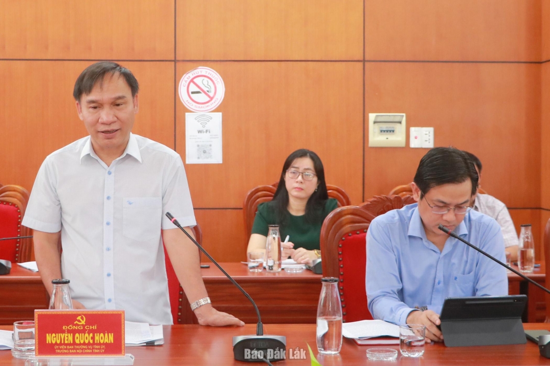 Ủy viên Ban Thường vụ Tỉnh ủy, Trưởng ban Nội chính Tỉnh ủy Nguyễn Quốc Hoàn phát biểu tại hội nghị.