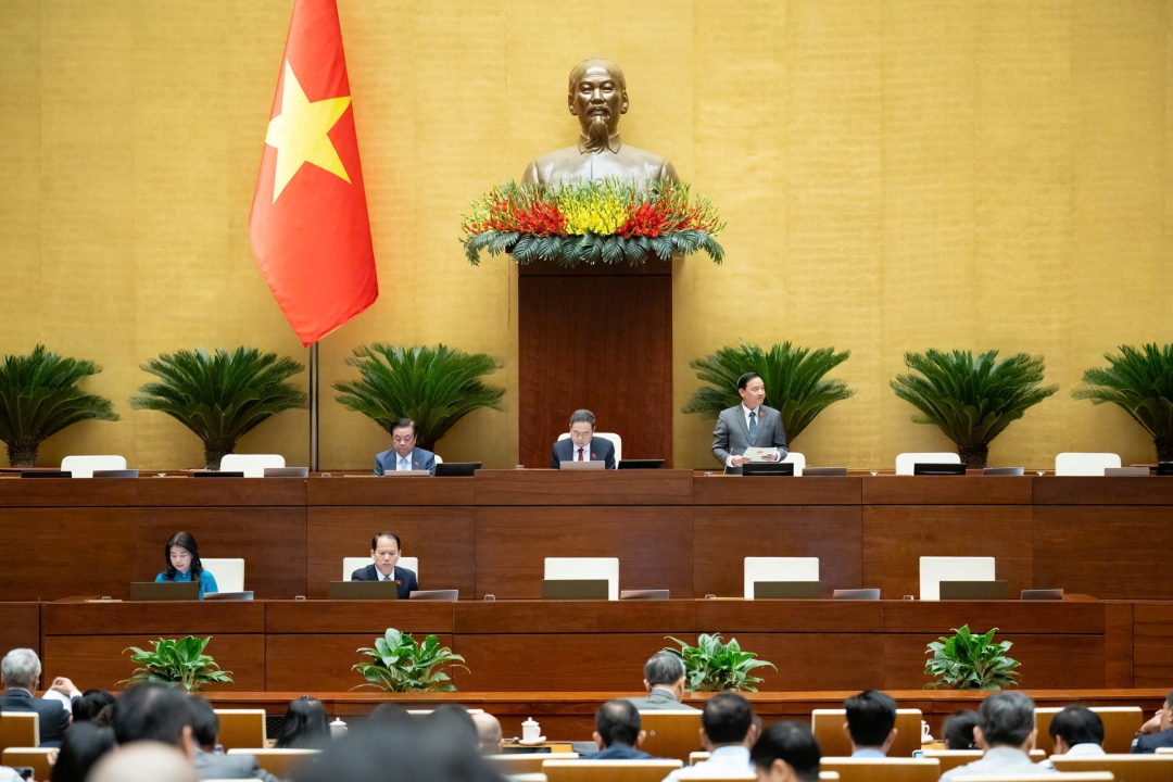 Phó Chủ tịch Quốc hội Nguyễn Khắc Định điều hành phiên thảo luận. Ảnh: quochoi.vn