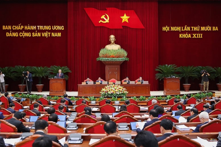 Tổng Bí thư Tô Lâm nhấn mạnh một số điểm trọng tâm trong 2 nhóm vấn đề lớn làm định hướng cho Hội nghị nghiên cứu, xem xét, đóng góp ý kiến - Ảnh: VGP