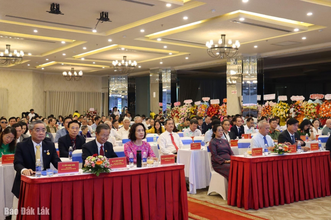 Đại biểu tham dự tại buổi lễ.