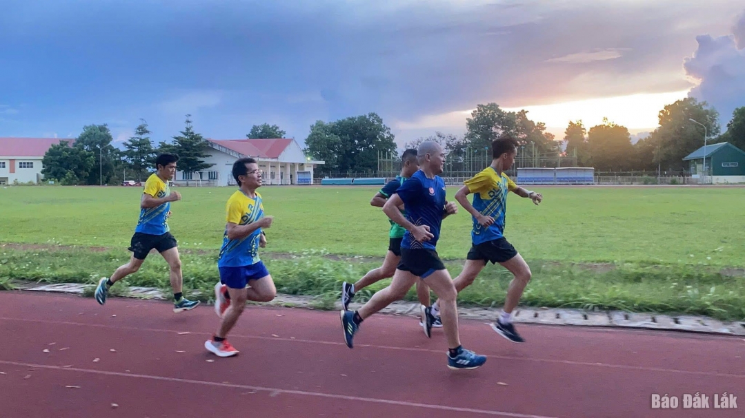 Các thành viên Đắk Lắk Runners thường xuyên chạy bộ, rèn sức khỏe.