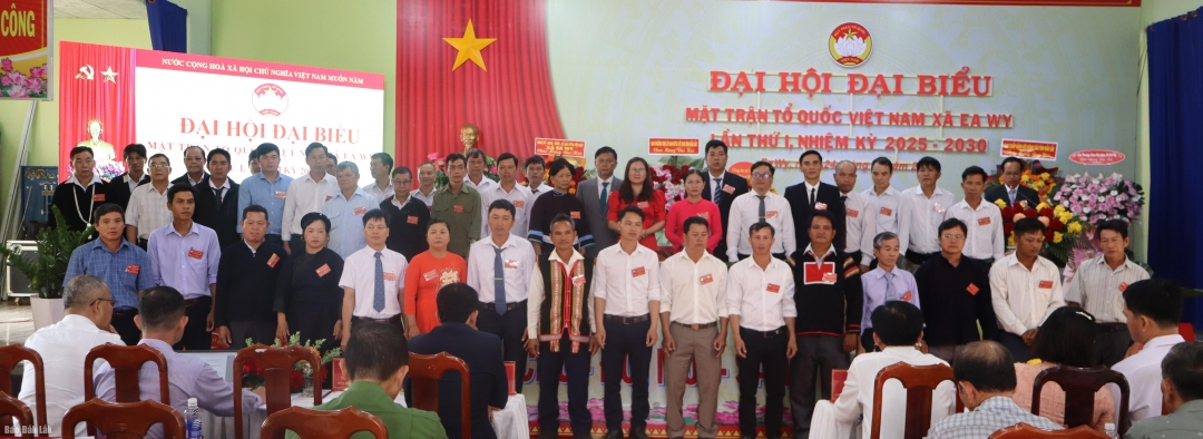 Ủy viên Ủy ban MTTQ Việt Nam xã Ea Wy khóa I ra mắt đại hội. Ảnh: Hoài Nam