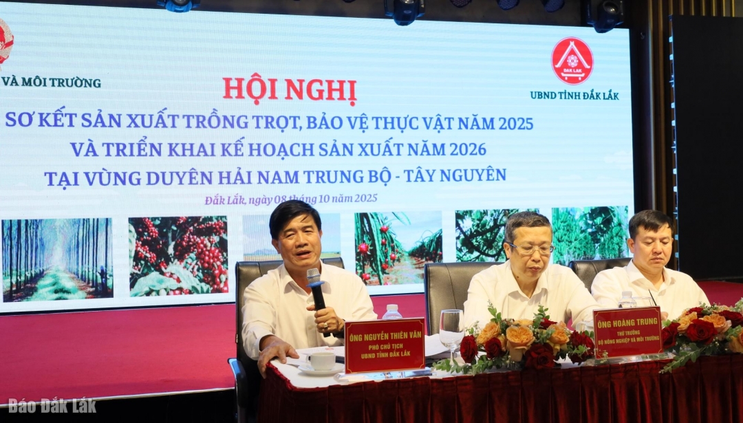 Phó Chủ tịch UBND tỉnh Đắk Lắk Nguyễn Thiên Văn phát biểu điều hành phiên thảo luận.