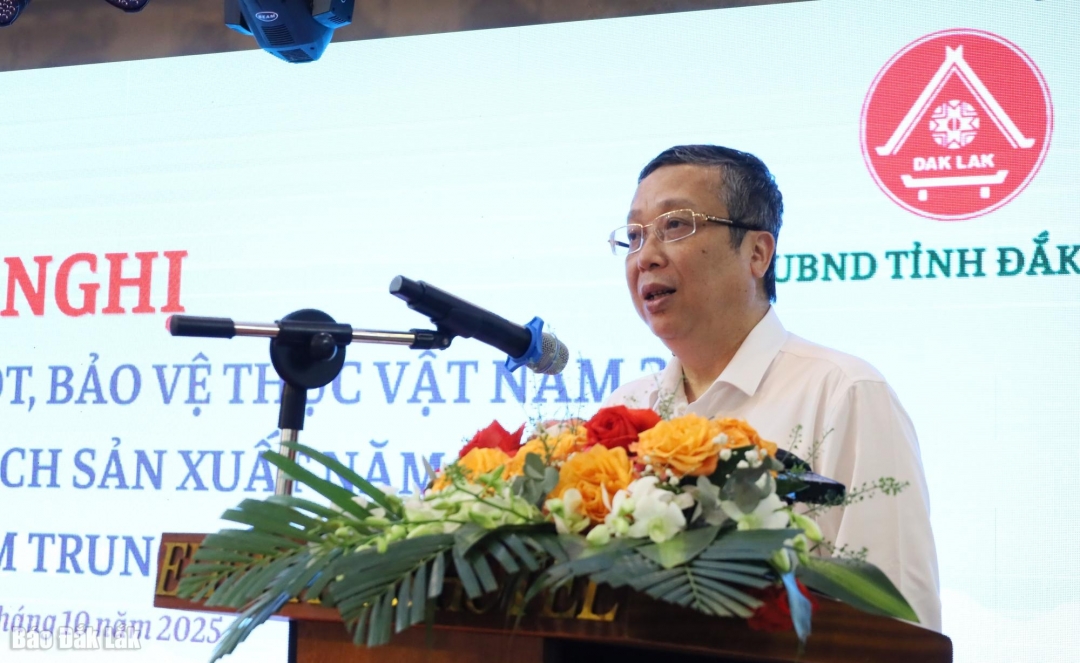 Thứ trưởng Bộ Nông nghiệp và Môi trường Hoàng Trung phát biểu tại hội nghị.