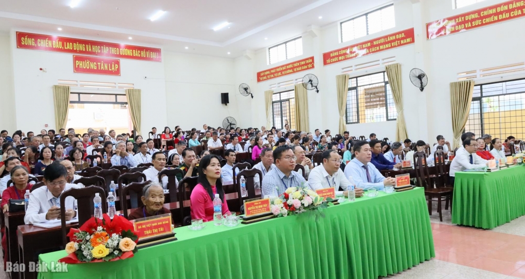 Các đại biểu tham dự hội nghị.