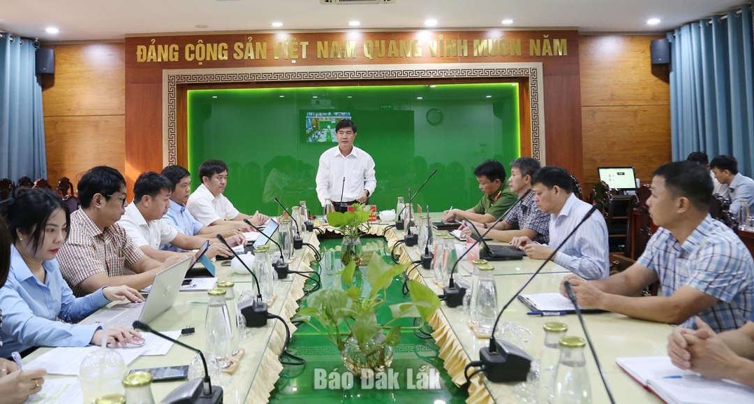 Phó Chủ tịch UBND tỉnh Nguyễn Thiên Văn phát biểu tại hội nghị