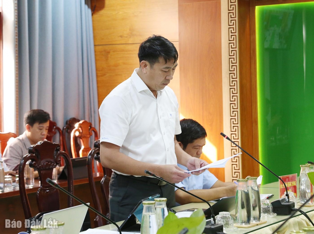 Đại diện Sở Nông nghiệp và Môi trường thông tin về công tác làm giàu, làm sạch cơ sở dữ liệu về đất đai