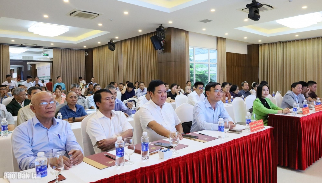 Các đại biểu tham dự tọa đàm.