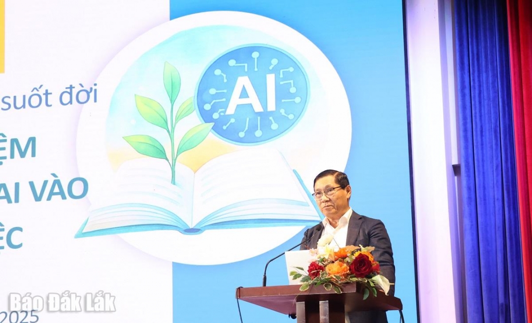 NGƯT Trần Đức Huyên, Hiệu Trưởng Trường Tiểu học, THCS và THPT Hoàng Việt chia sẻ kinh nghiệm về việc áp dụng công nghệ AI 