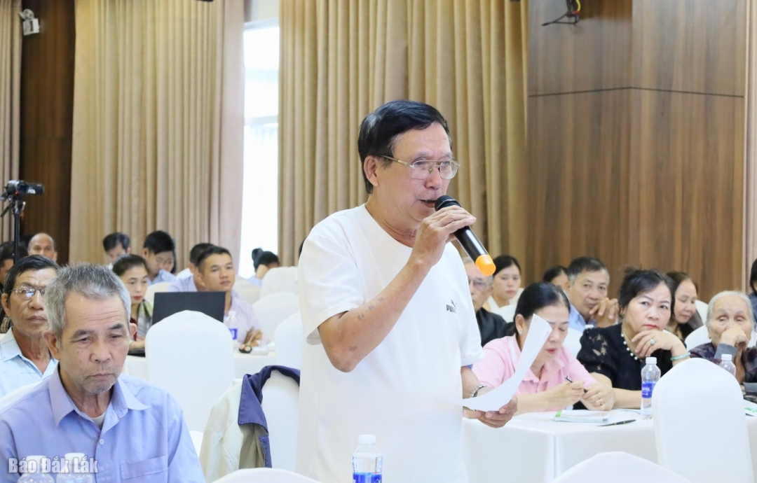 Đại diện nông dân phát biểu ý kiến.