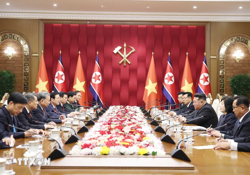 Tổng Bí thư Tô Lâm hội đàm với Tổng Bí thư, Chủ tịch Quốc vụ CHDCND Triều Tiên Kim Jong Un. Ảnh: TTXVN