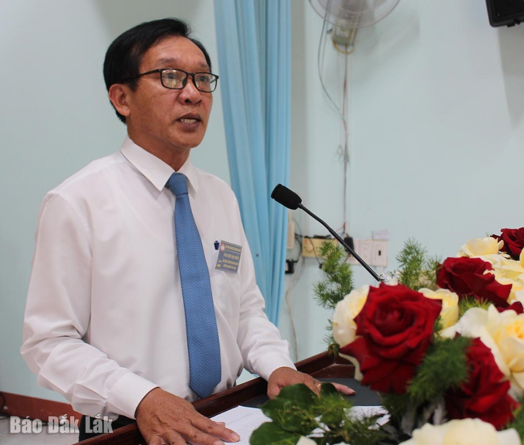 Đồng chí Lê Bá Cảnh, Phó Chủ tịch Ủy ban MTTQ Việt Nam tỉnh phát biểu chỉ đạo đại hội.