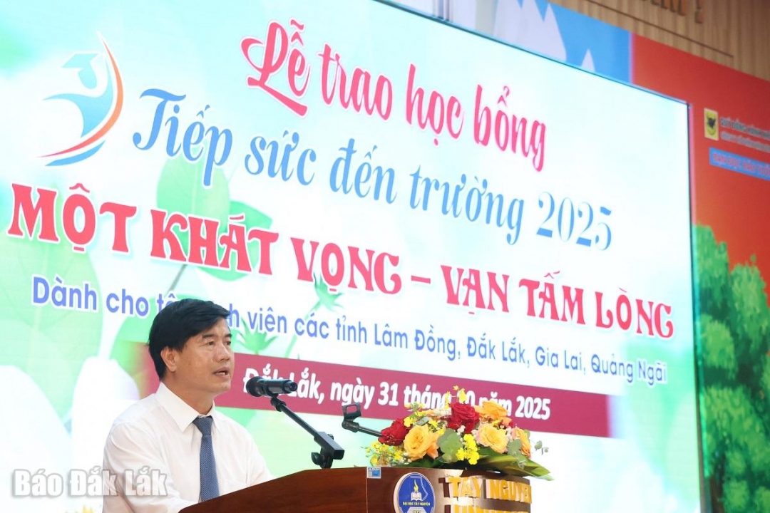 Phó Chủ tịch UBND tỉnh Nguyễn Thiên Văn phát biểu tại buổi lễ.