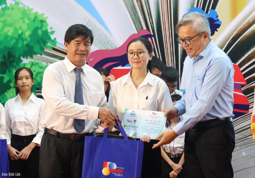 Tỉnh ủy viên, Phó Chủ tịch UBND tỉnh Nguyễn Thiên Văn