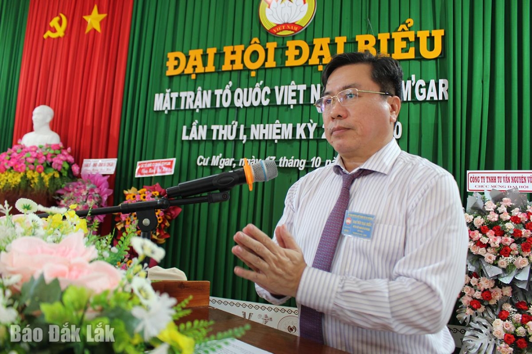 Đồng chí Trần Hữu Thế, Ủy viên Ban Thường vụ Tỉnh ủy, Phó Chủ tịch Thường trực Ủy ban MTTQ Việt Nam tỉnh phát biểu chỉ đạo, chúc mừng đại hội.