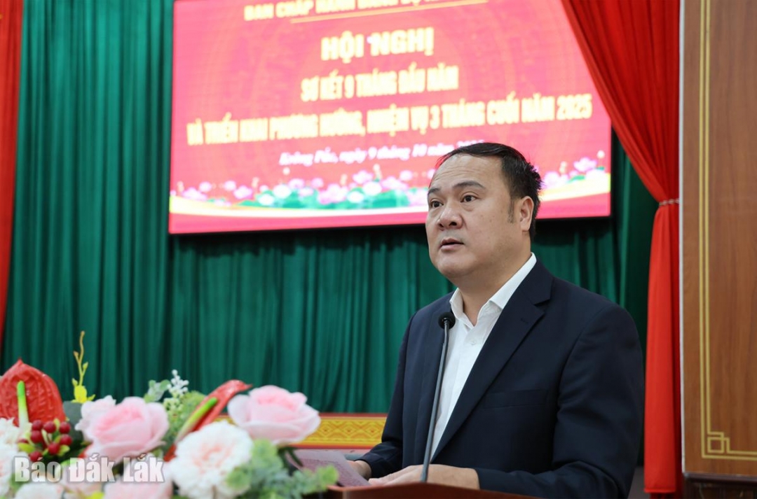 Bí thư Đảng ủy xã Krông Pắc Phạm Văn Lập phát biểu kết luận hội nghị.