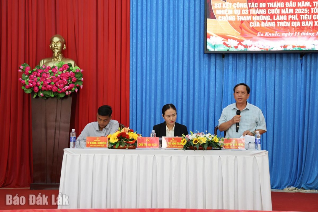 Thường trực Đảng ủy xã chủ trì hội nghị.