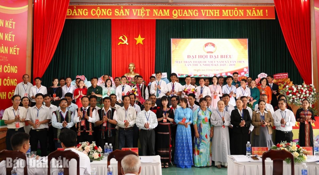 Ủy viên Ủy ban MTTQ Việt Nam xã Tân Tiến khóa I, nhiệm kỳ 2025 – 2030 ra mắt đại hội.