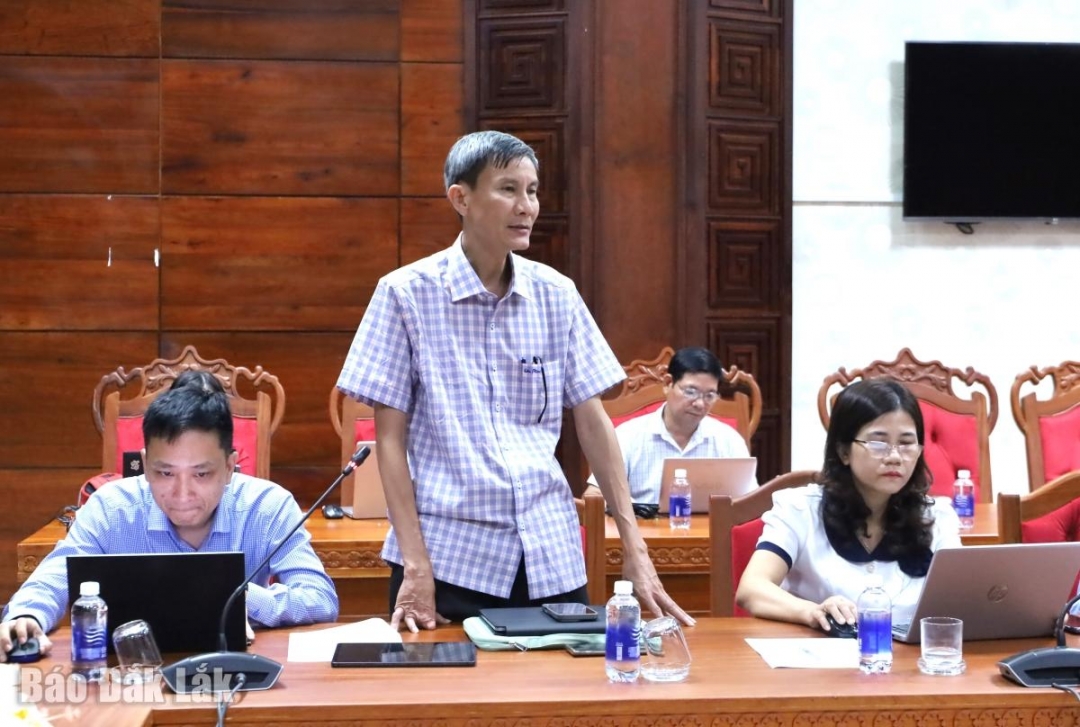Phó giám đốc VNPT Đắk Lắk Lê Tấn Dũng đóng góp ý kiến thảo luận.