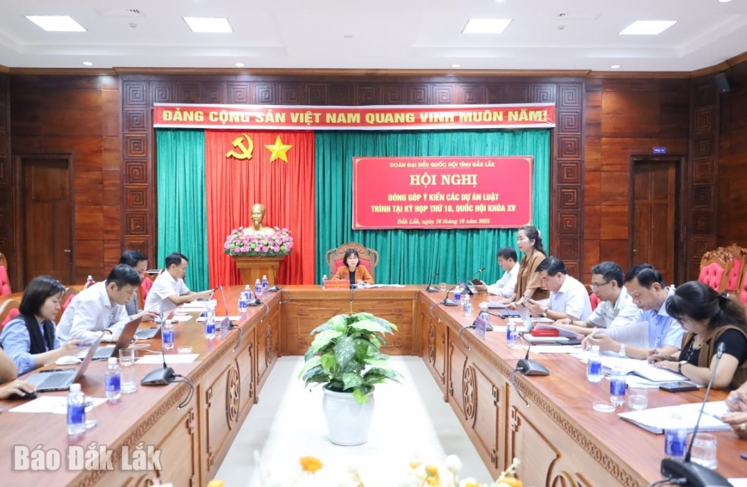Quang cảnh buổi làm việc.