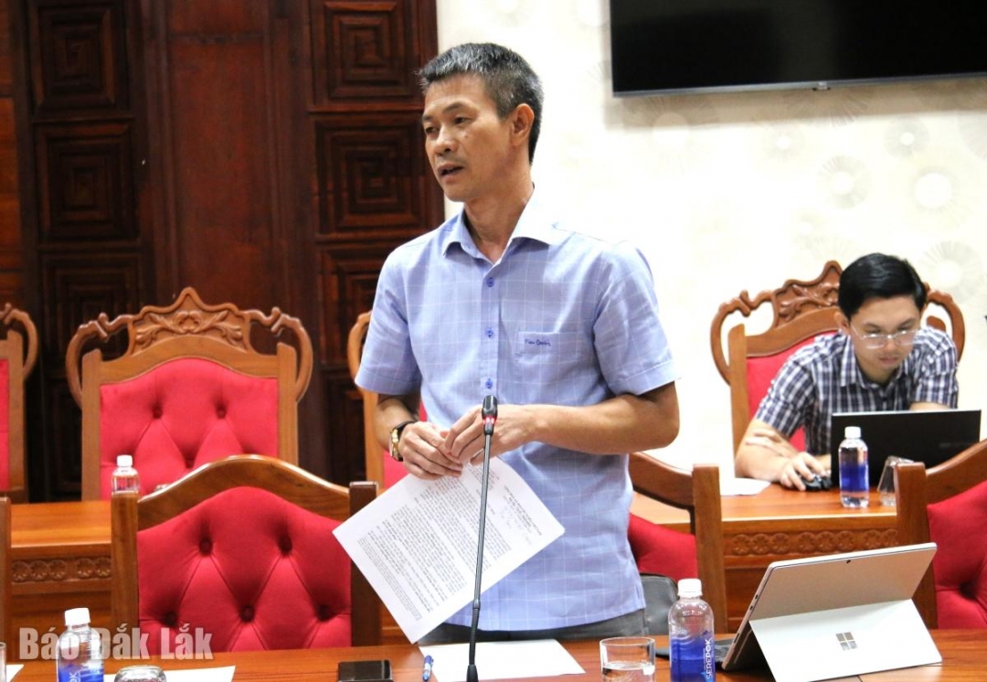 Phó Giám đốc Sở Xây dựng Lê Công Du phát biểu thảo luận.