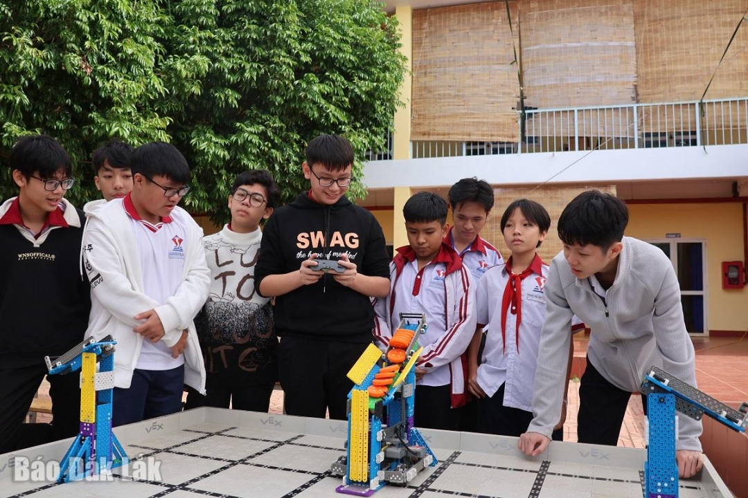 Học sinh tham gia hoạt động giáo dục STEM. Hình minh họa.