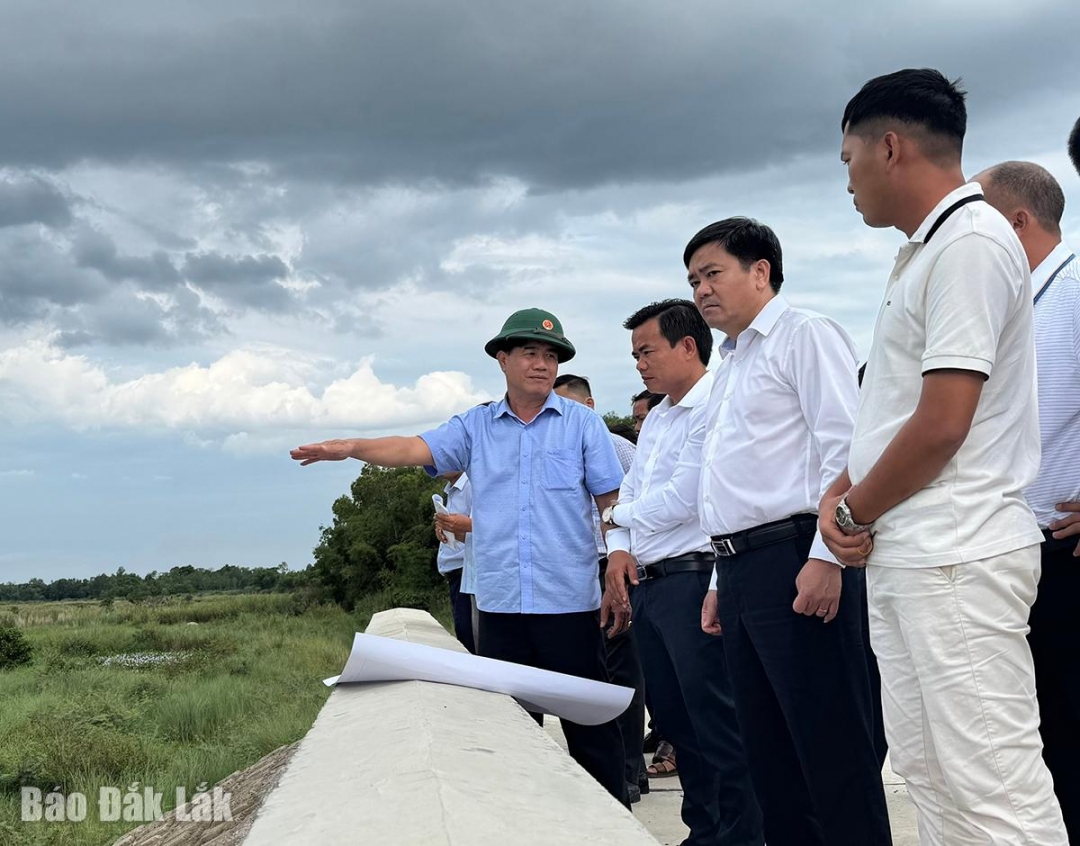 Phó Chủ tịch UBND tỉnh yêu cầu doanh nghiệp thường xuyên rà soát công nghệ, đảm bảo an toàn lao động trong quá trình khai thác.