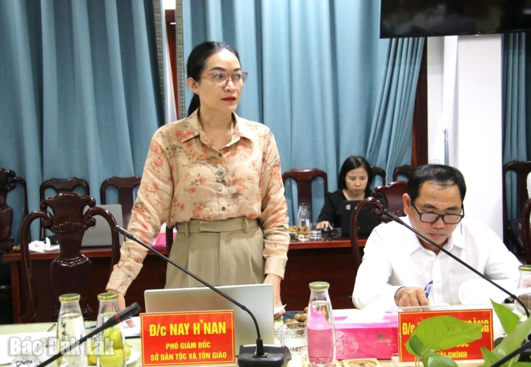 Phó Giám đốc Sở Dân tộc và Tôn giáo Nay HNan phát biểu tại buổi làm việc.