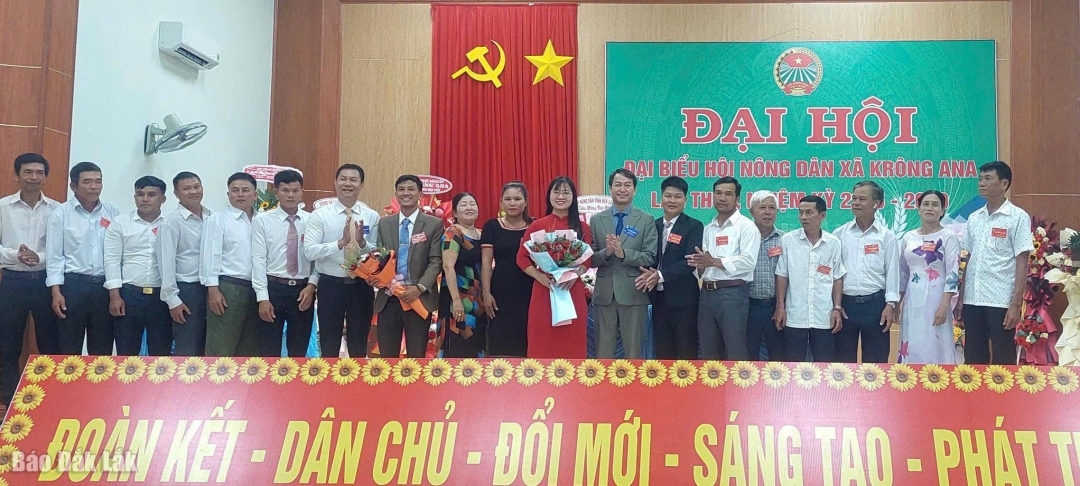 BCH Hội Nông dân xã Krông Ana ra mắt tại đại hội