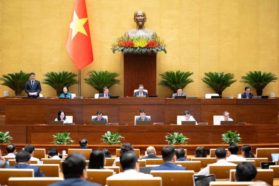 Phó Chủ tịch Quốc hội Vũ Hồng Thanh điều hành phiên thảo luận. Ảnh: quochoi.vn