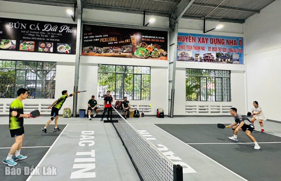 Một trận tran tài nôi dung đôi hỗn hợp tại Giải Pickleball Đắk Lắk  mở rộng lần thứ 3 năm 2025