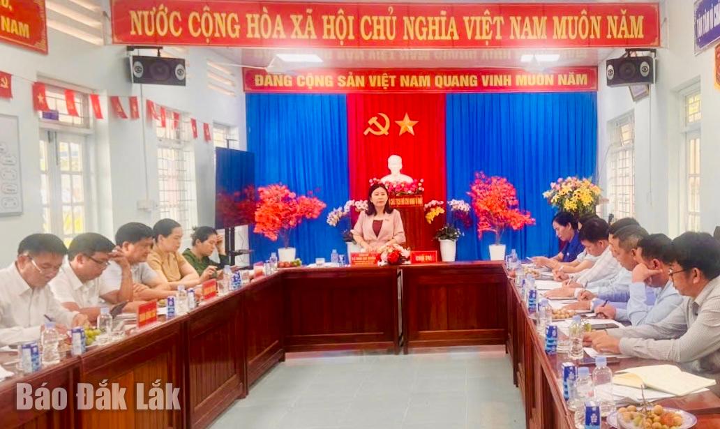 Quang cảnh buổi làm việc.
