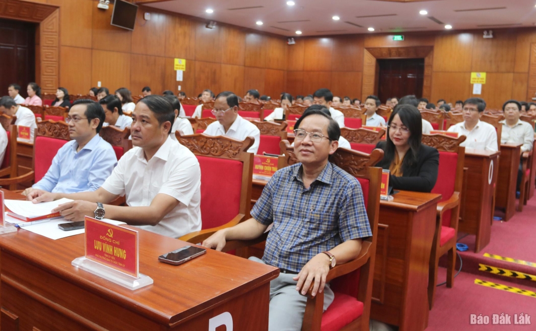 Các đại biểu dự hội nghị tại hội trường Tỉnh ủy.