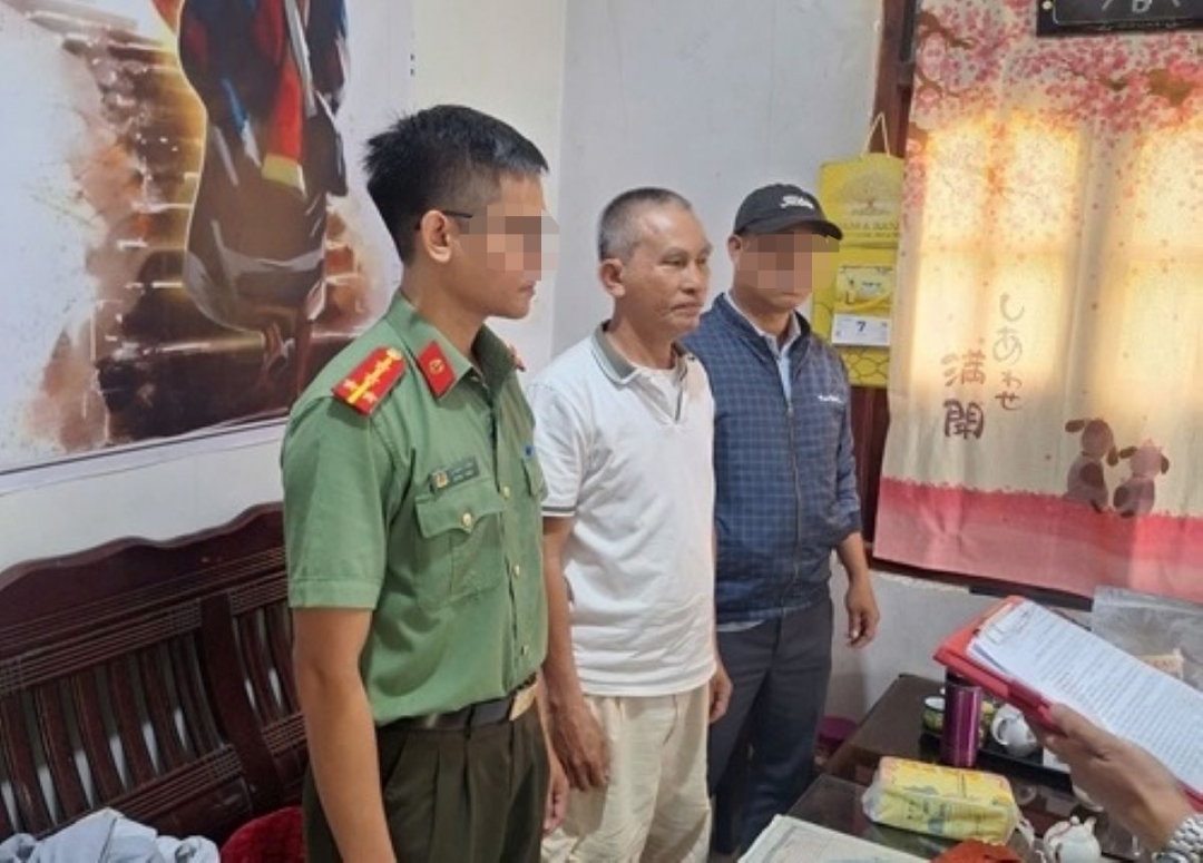 Đối tượng Huỳnh Ngọc Tuấn bị bắt giữ. (Ảnh do Công an cung cấp)