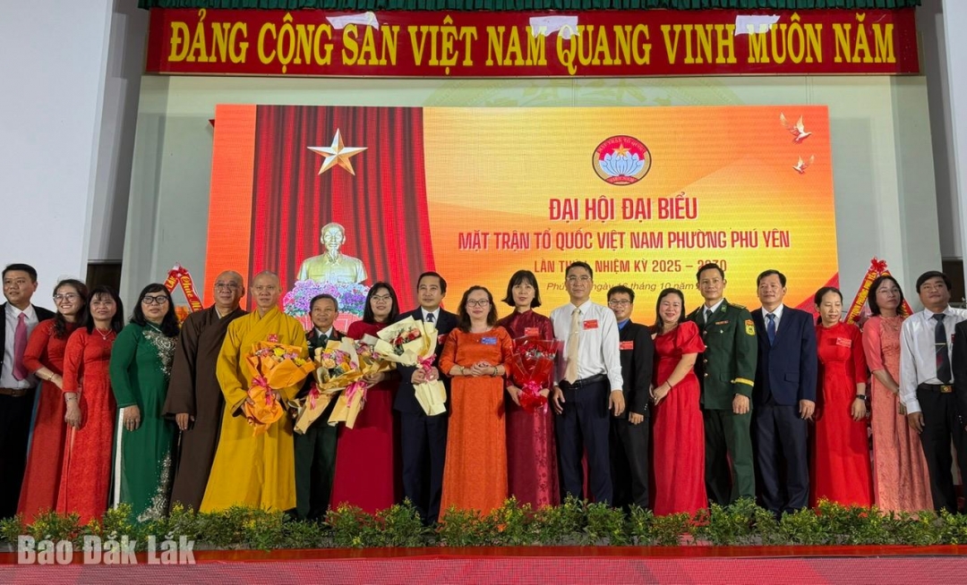 Ủy viên tham gia Ủy ban MTTQ Việt Nam phường Phú Yên khóa I, nhiệm kỳ 2025 - 2030 ra mắt đại hội.