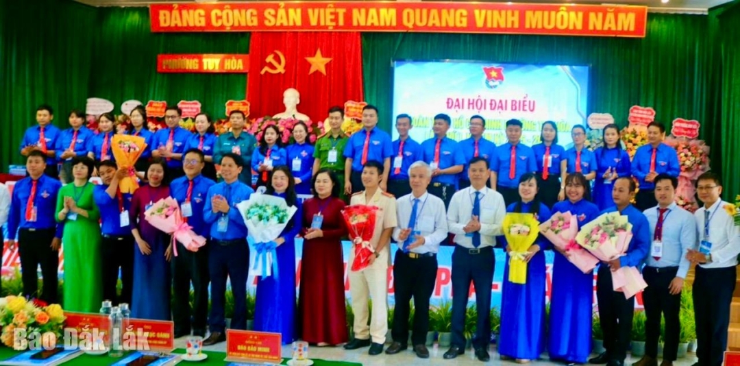 Ban chấp hành mới ra mắt và nhận nhiệm vụ.