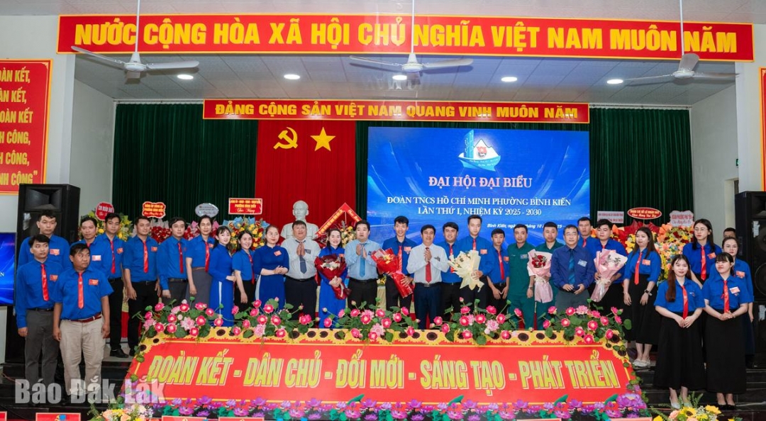 Ban Chấp hành Đoàn phường Bình Kiến khóa I, nhiệm kỳ 2025 - 2030 ra mắt đại hội.