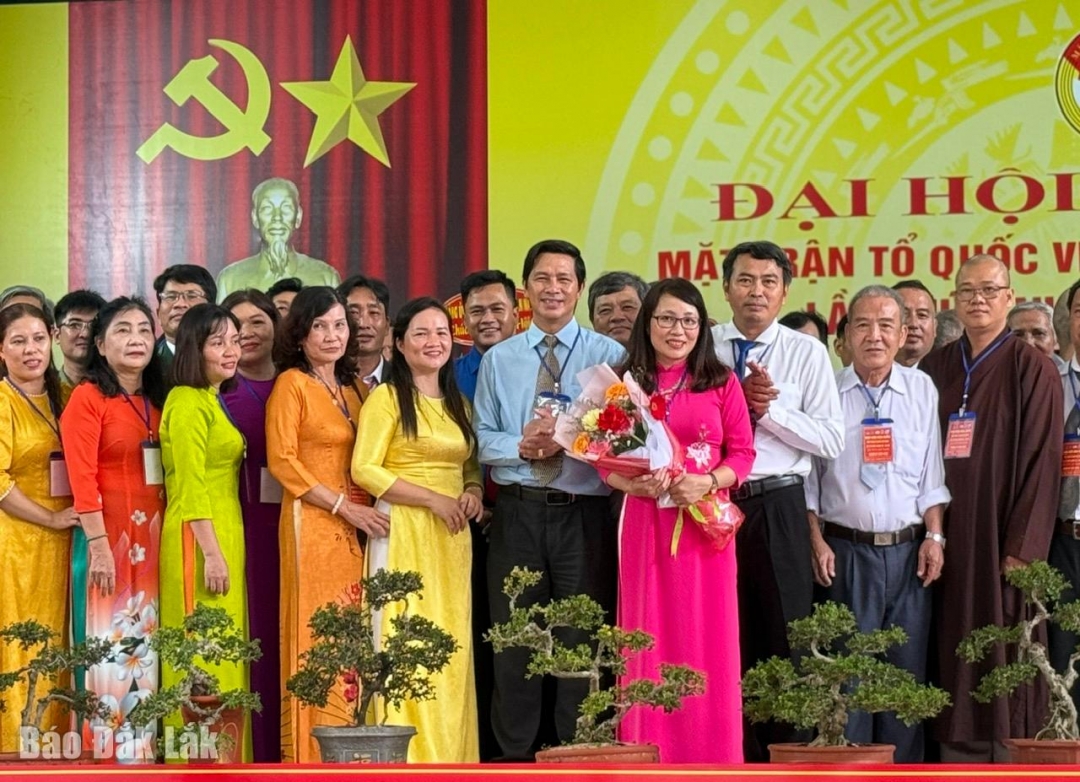 Ủy viên Ủy ban MTTQ Việt Nam xã Tuy An Nam khóa I, nhiệm kỳ 2025 - 2030 ra mắt đại hội.