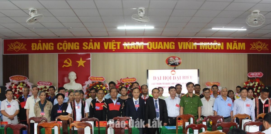 Ủy viên Ủy ban MTTQ Việt Nam xã Krông Nô khóa I, nhiệm kỳ 2025 - 2030 ra mắt tại Đại hội.