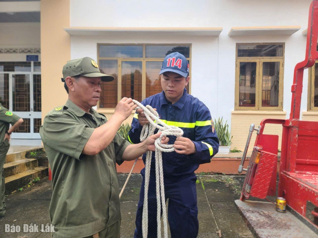 cách sử dụng công cụ cứu nạn.