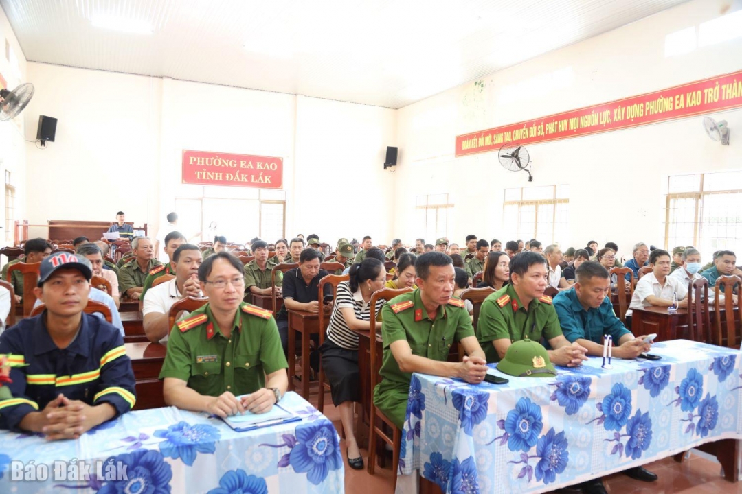 Các đại biểu tham gia hội nghị.