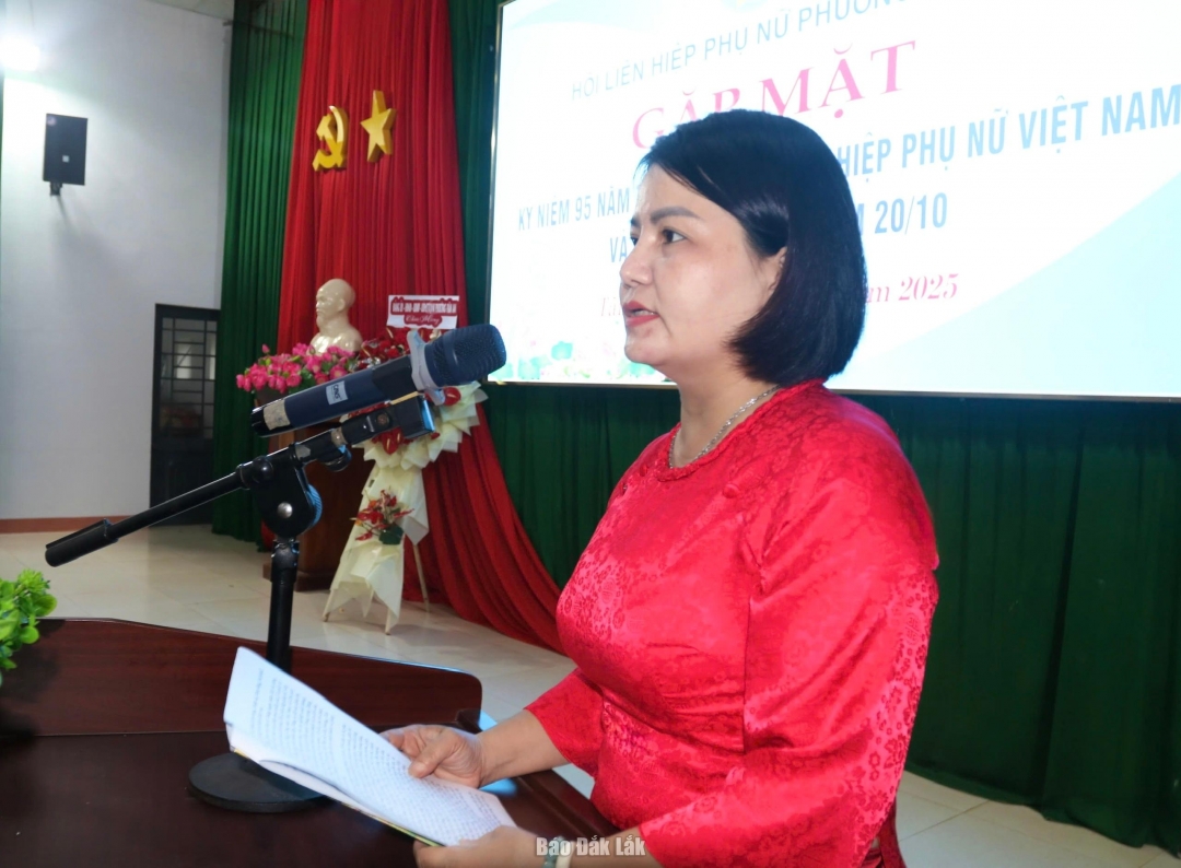 Phó Chủ tịch Ủy ban MTTQ Việt Nam phường, Chủ tịch Hội LHPN phường Tân An Lê Thị Thanh Hương đã đọc diễn văn ôn lại truyền thống Ngày thành lập Hội LHPN Việt Nam.