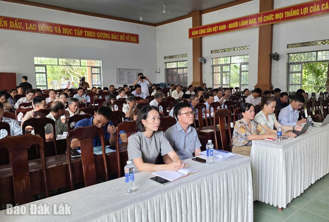 Đại biểu tham gia lớp tập huấn tại xã Tân Tiến.