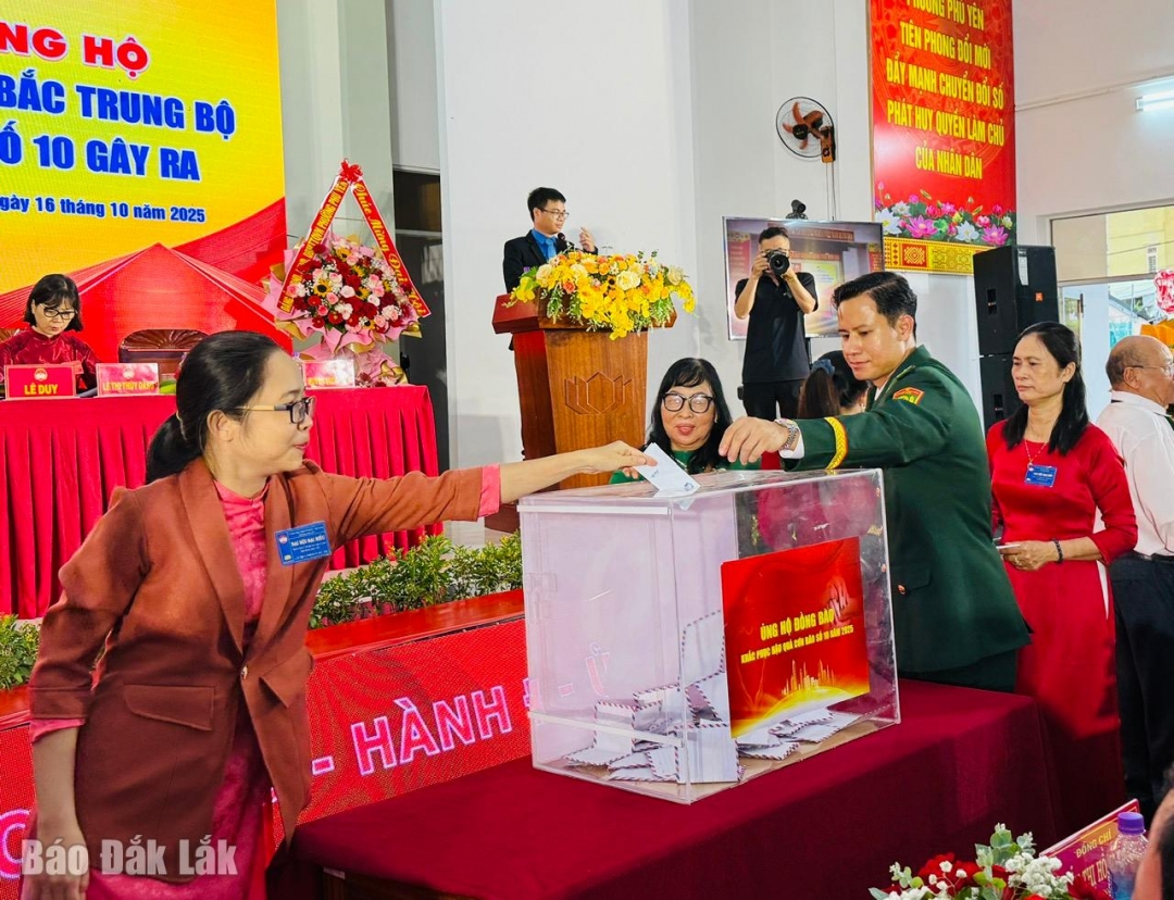 Ủy ban MTTQ phường Phú Yên phát động ủng hộ đồng bào phía Bắc và Bắc Trung Bộ do ảnh hưởng do ảnh hưởng bão số 10 gây ra.