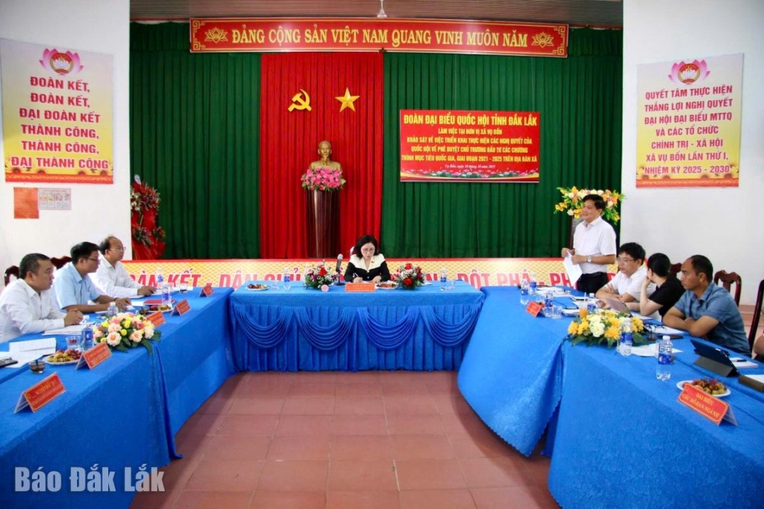 Quang cảnh buổi làm việc.