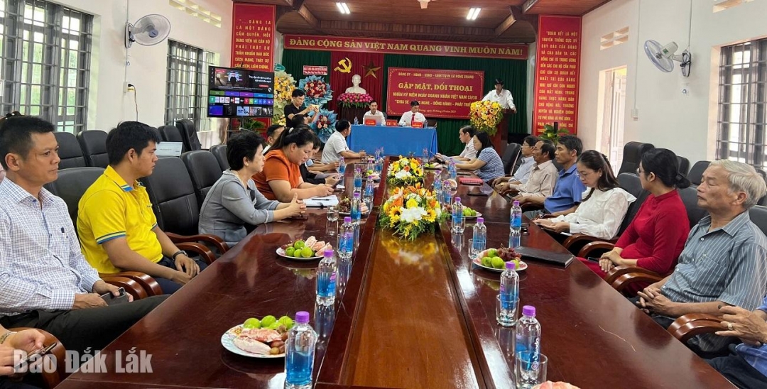 Các đại biểu tham dự buổi gặp mặt.
