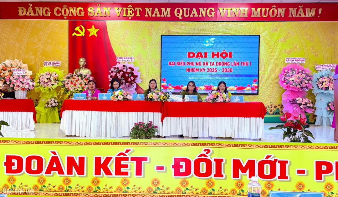 Đoàn chủ tịch chủ trì đại hội