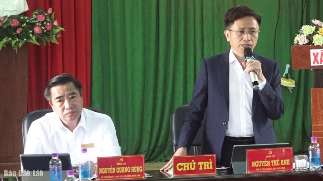 Chủ tịch UBND xã Cư Pơng Nguyễn Thế Anh phát biểu tại buổi gặp mặt.