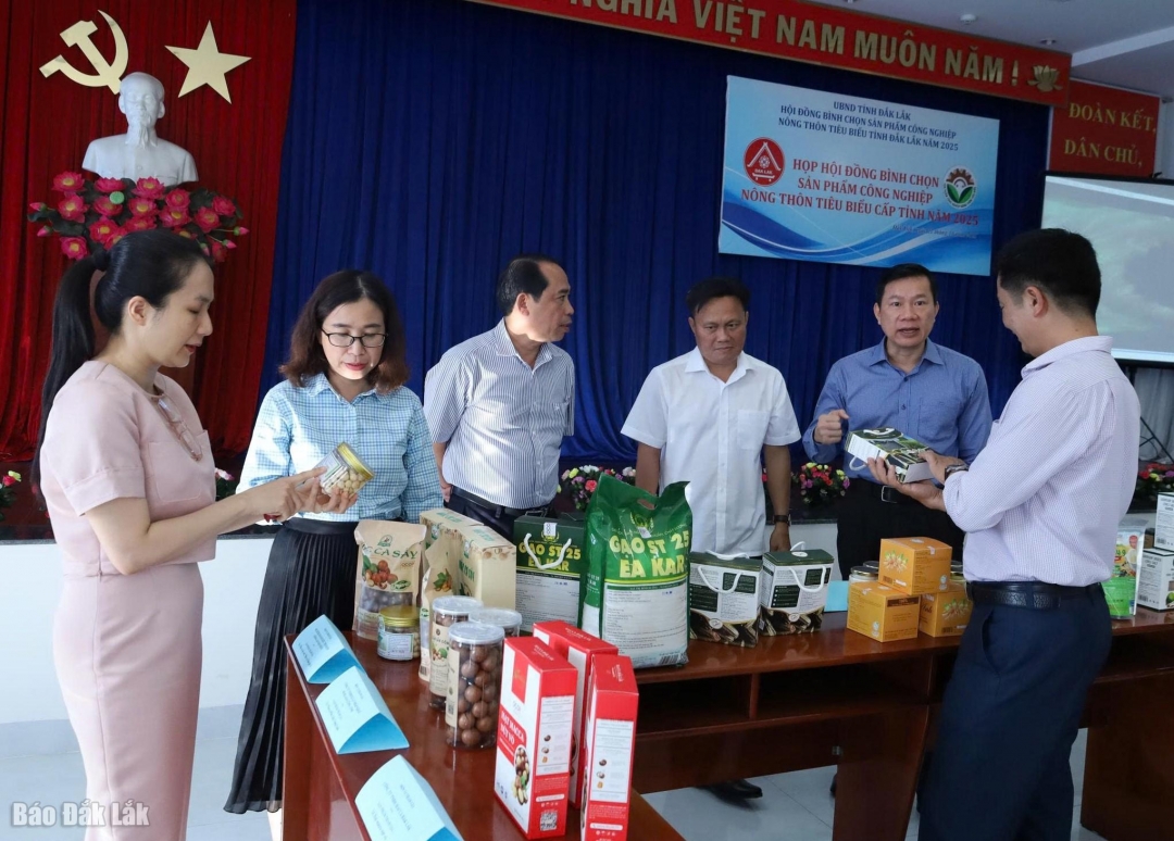 Sản phẩm tham gia bình chọn  sản phẩm công nghiệp nông thôn tiêu biểu tỉnh Đắk Lắk năm 2025 gồm: Cà phê, ca cao, gạo, bánh tráng truyền thống, mật ong, trà mãng cầu...